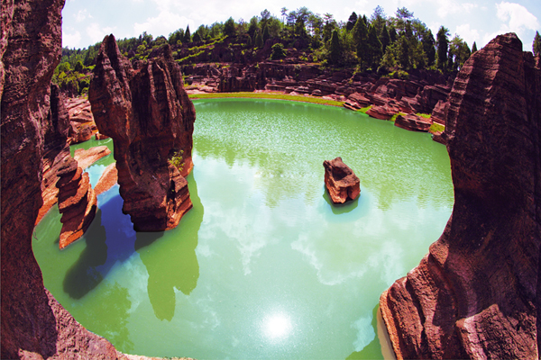 張家界、袁家界、天子山、紅石林、鳳凰古城四晚五日游