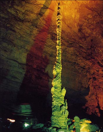 張家界國家森林公園、黃龍洞、鳳凰古城四日游