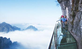 張家界天門山國家森林公園、天門山索道、天門山寺、天門洞、玻璃棧道一日游